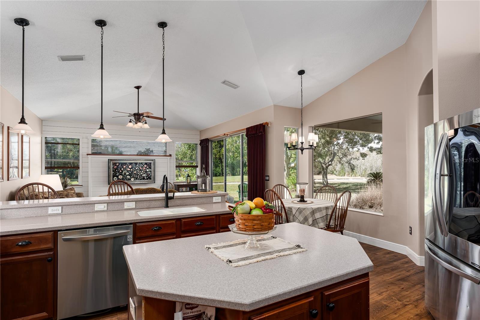 Image 6 of 65 For 6552 Tailfeather Way