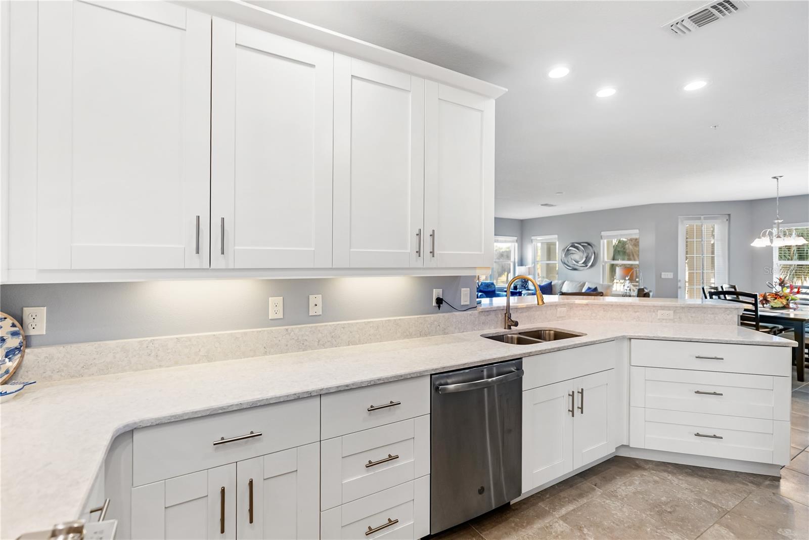 Image 7 of 68 For 7840 34th Avenue W 103