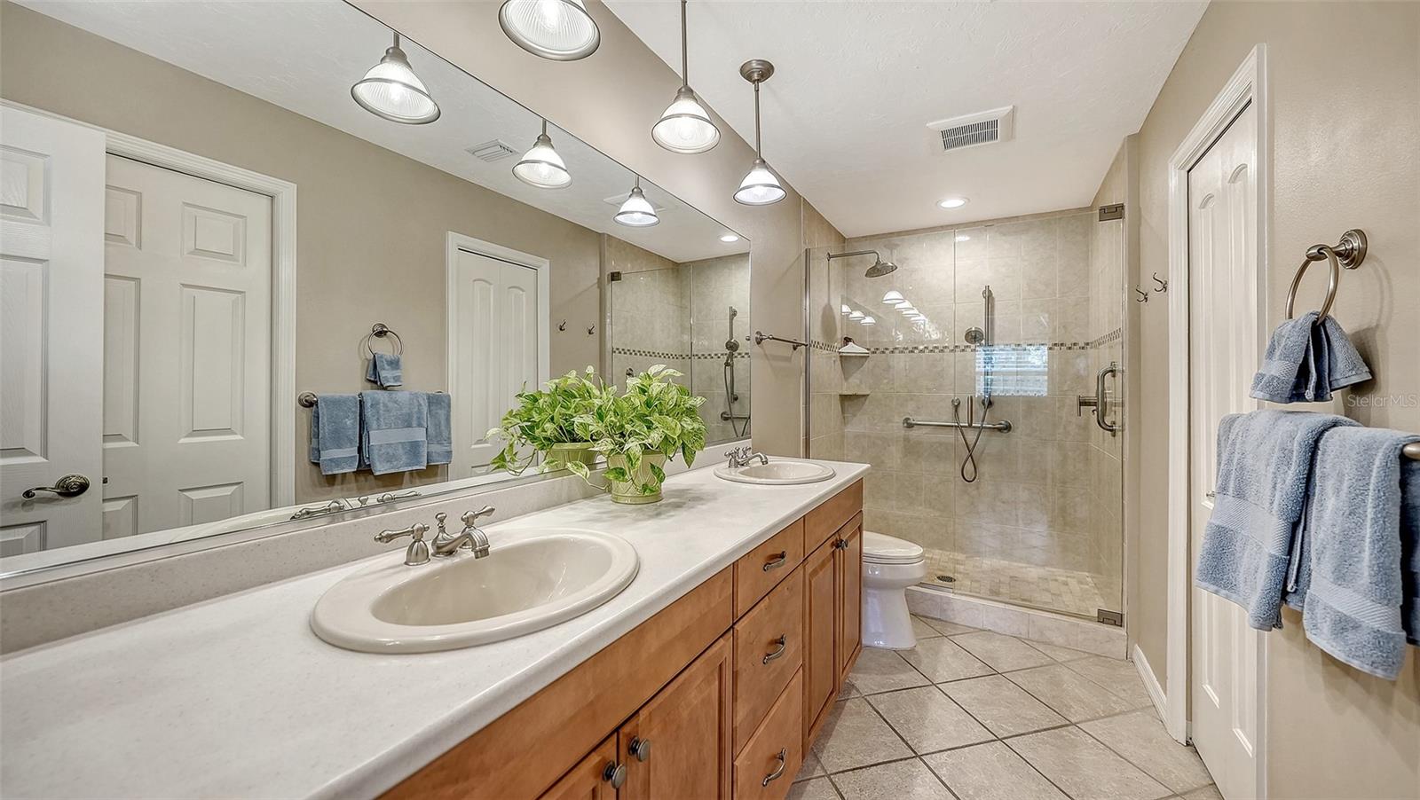 Image 26 of 50 For 5701 Long Common Circle 13