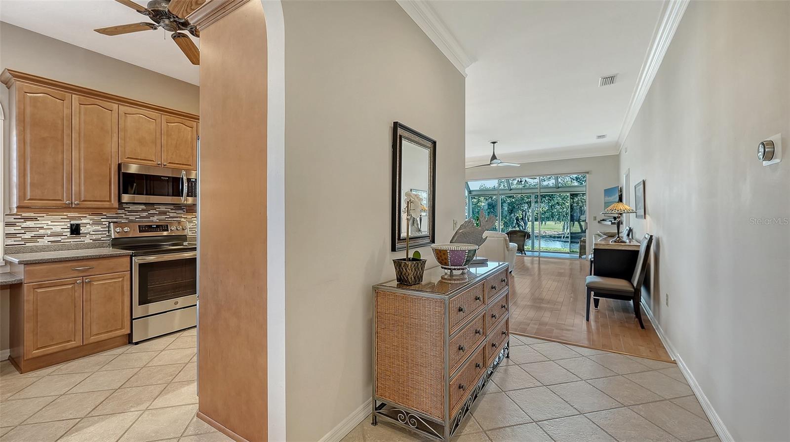 Image 4 of 50 For 5701 Long Common Circle 13