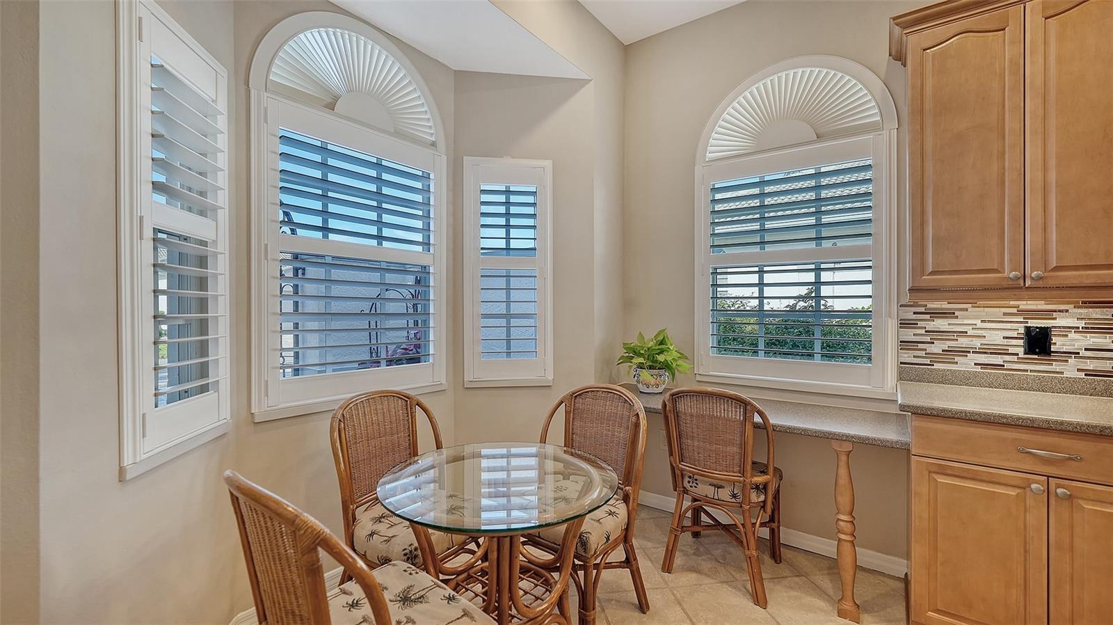 Image 5 of 50 For 5701 Long Common Circle 13