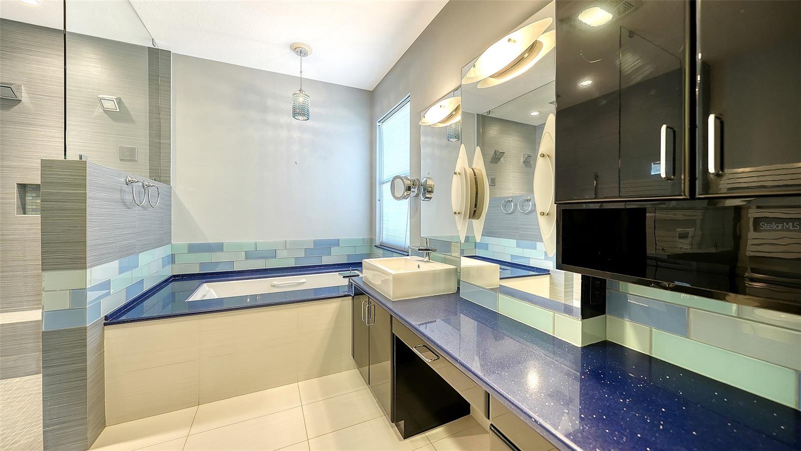 Image 29 of 74 For 4160 Mackay Falls Terrace