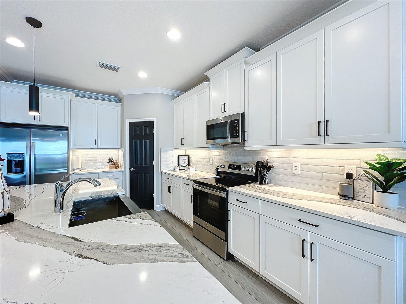 Image 14 of 81 For 5559 Trevesta Place