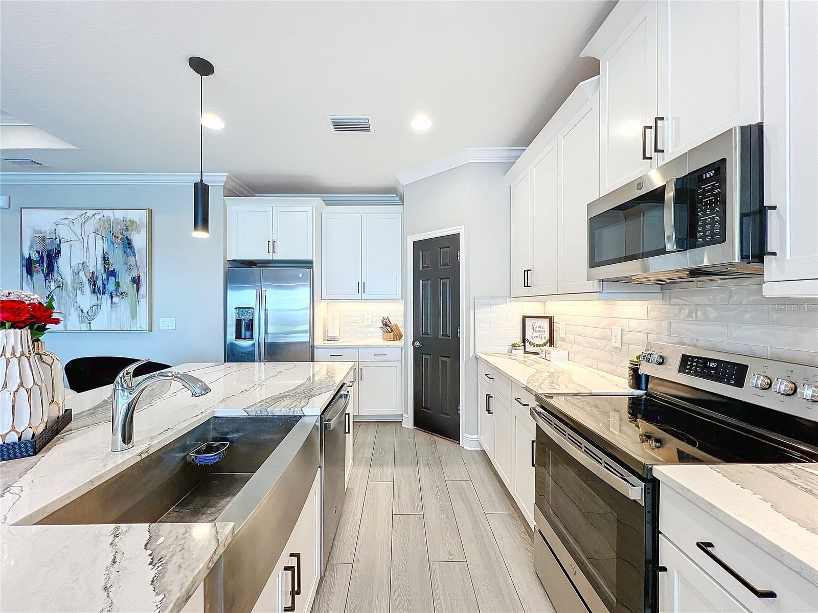 Image 15 of 81 For 5559 Trevesta Place