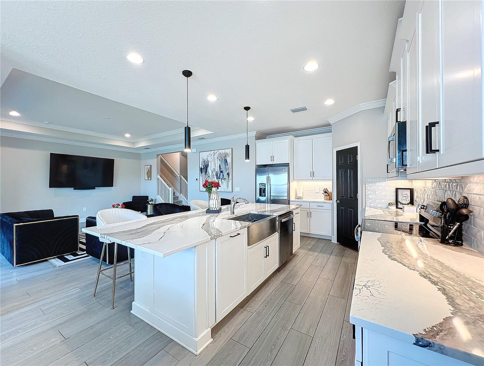 Image 16 of 81 For 5559 Trevesta Place