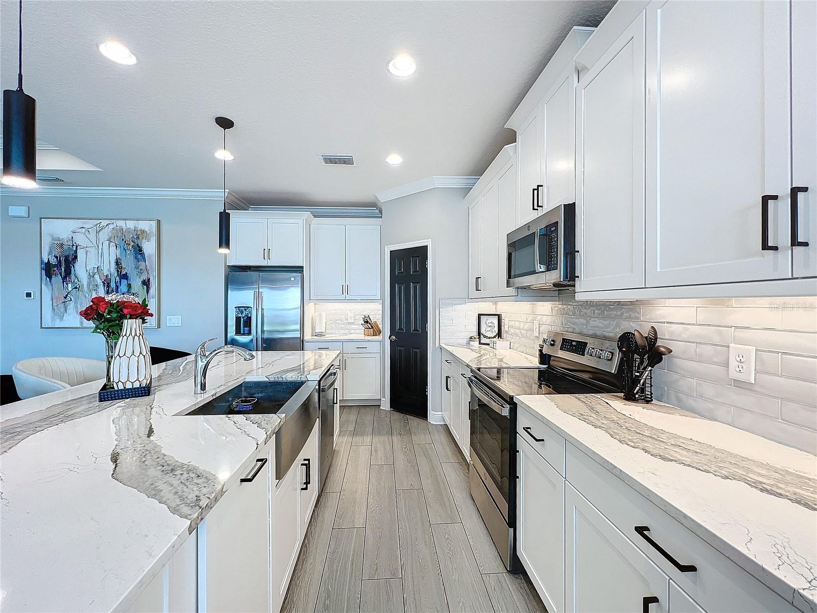 Image 17 of 81 For 5559 Trevesta Place