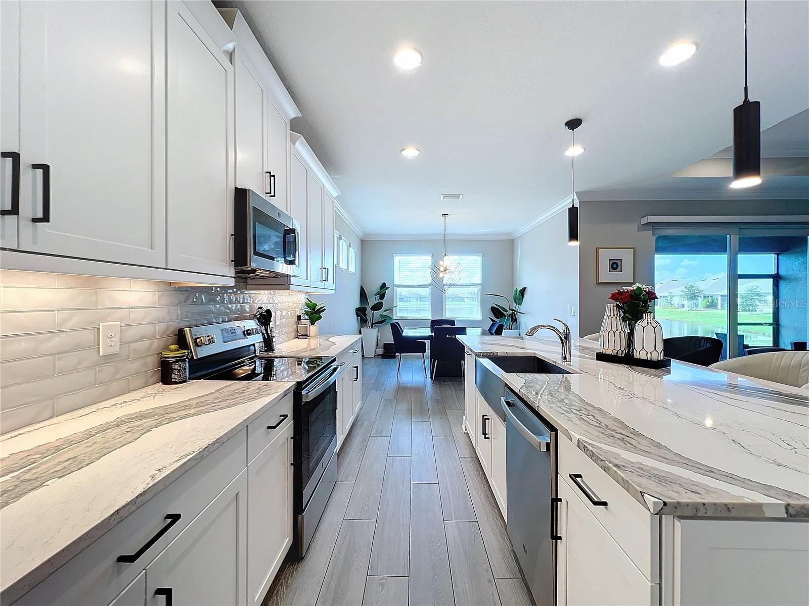 Image 19 of 81 For 5559 Trevesta Place