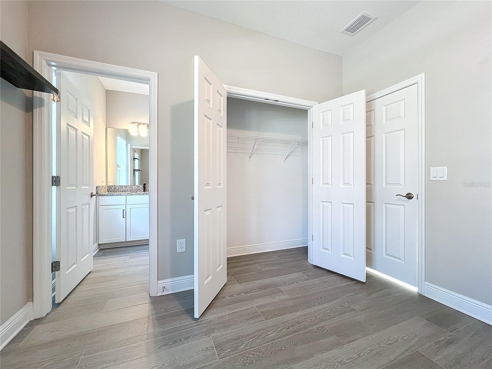 Image 32 of 81 For 5559 Trevesta Place