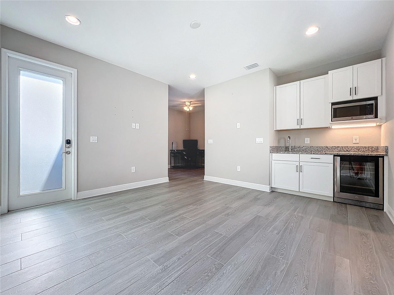 Image 37 of 81 For 5559 Trevesta Place