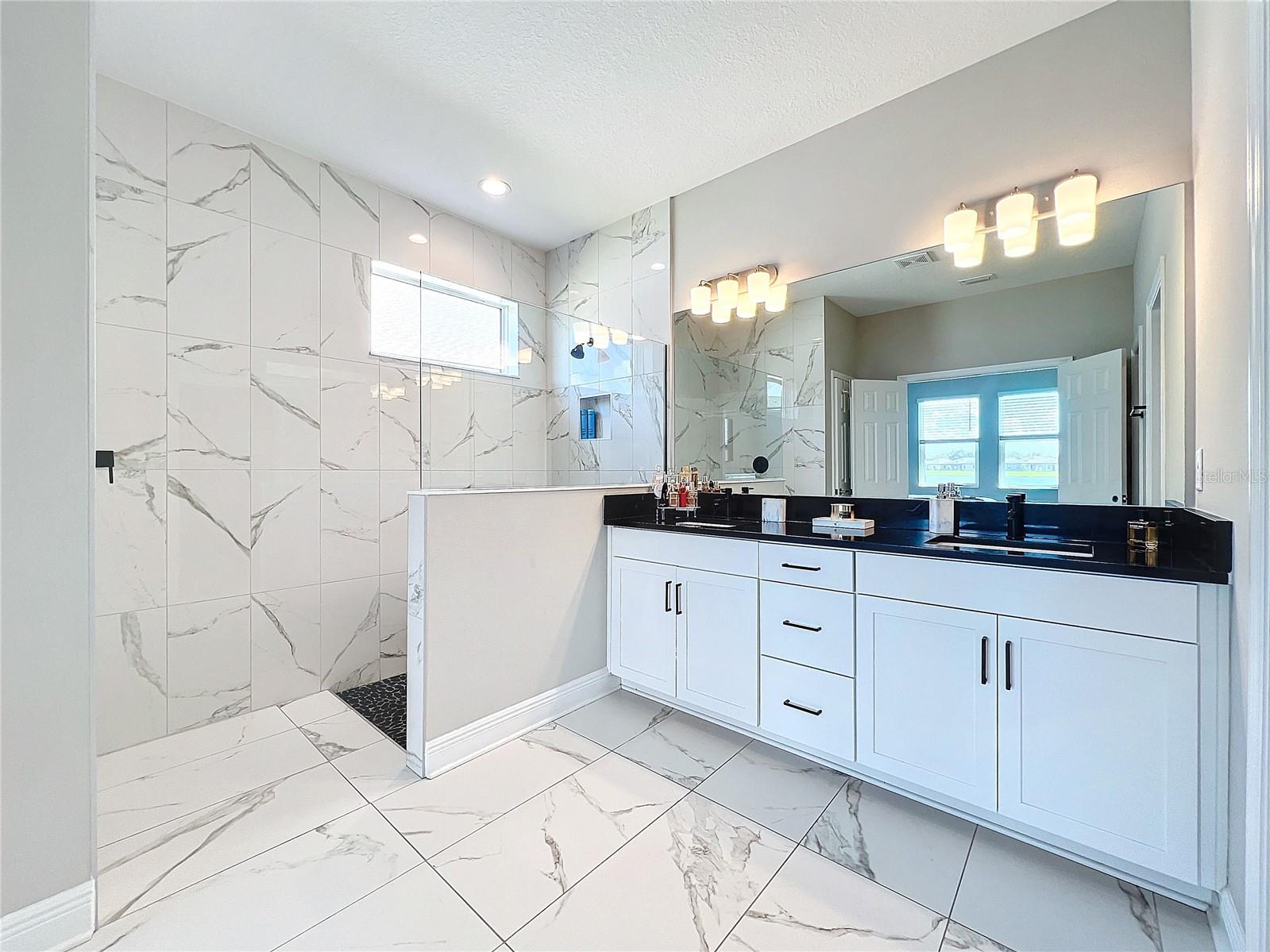 Image 7 of 81 For 5559 Trevesta Place