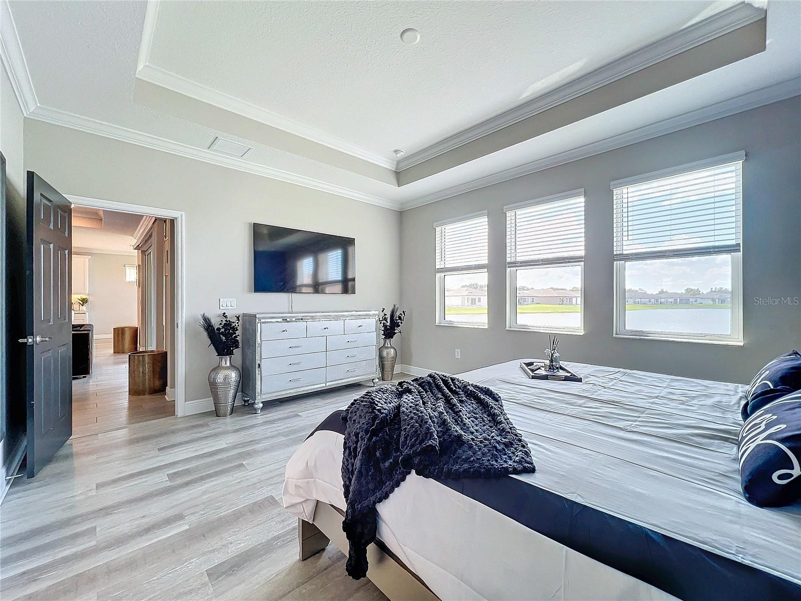 Image 9 of 81 For 5559 Trevesta Place