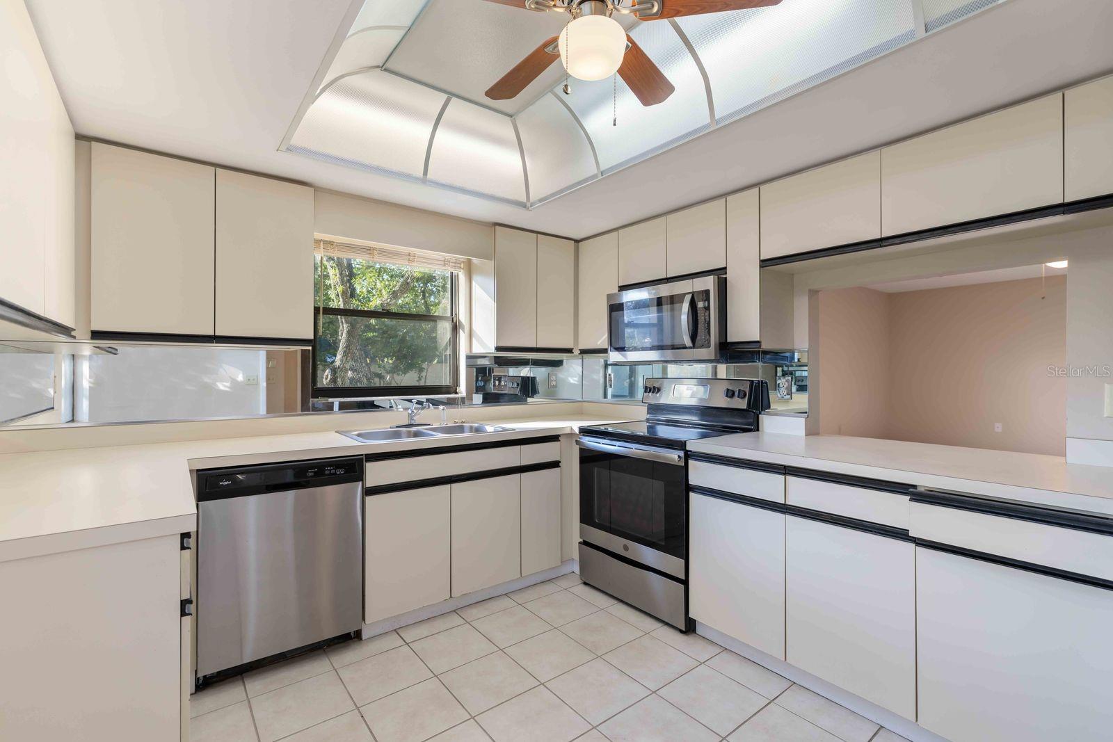 Image 16 of 34 For 121 Oak Hill Drive 1