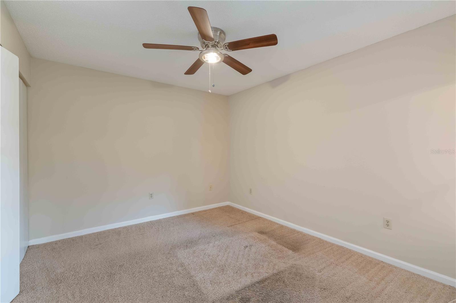 Image 27 of 34 For 121 Oak Hill Drive 1