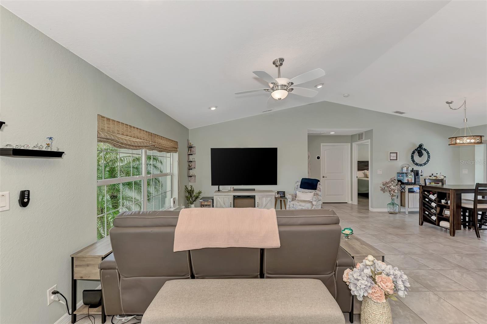 Image 7 of 47 For 8 Amidship Road