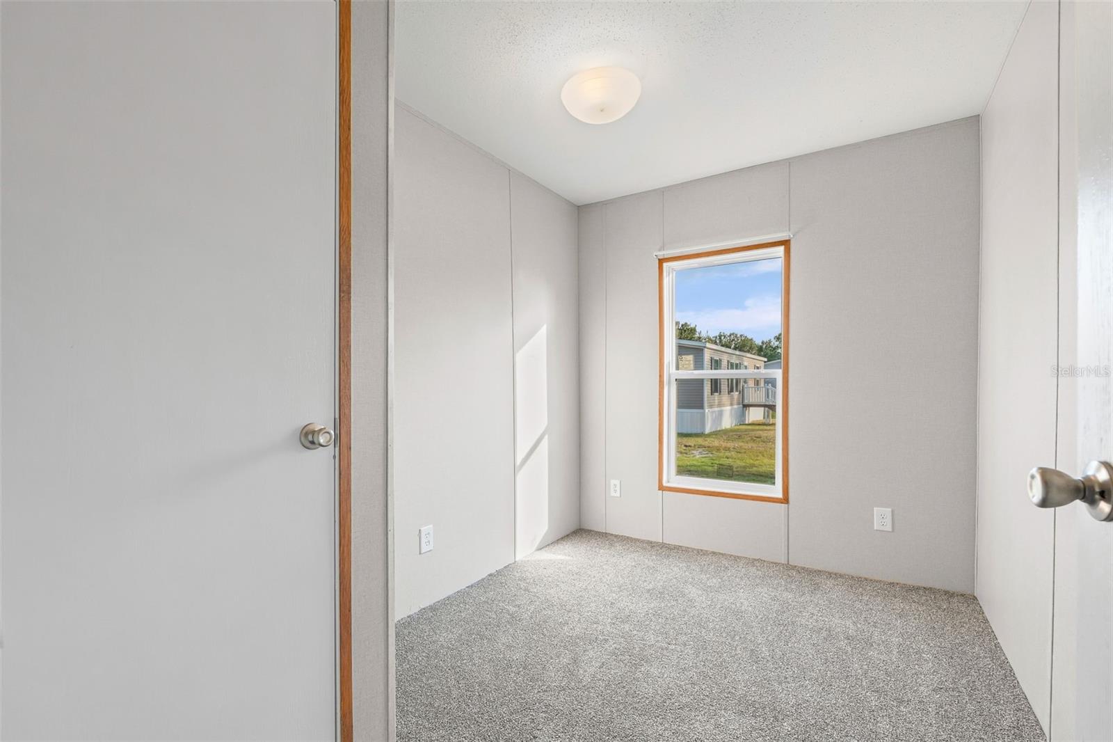 Image 17 of 23 For 8414 Sweden Boulevard