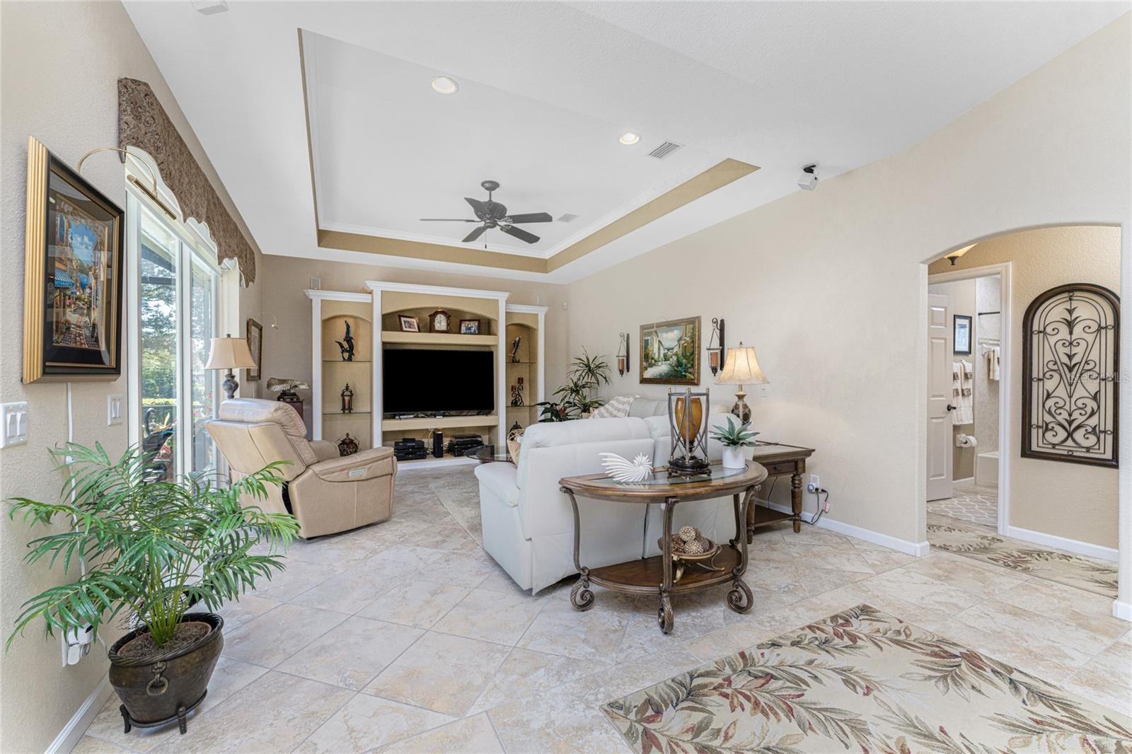 Image 19 of 62 For 290 Rotonda Boulevard E