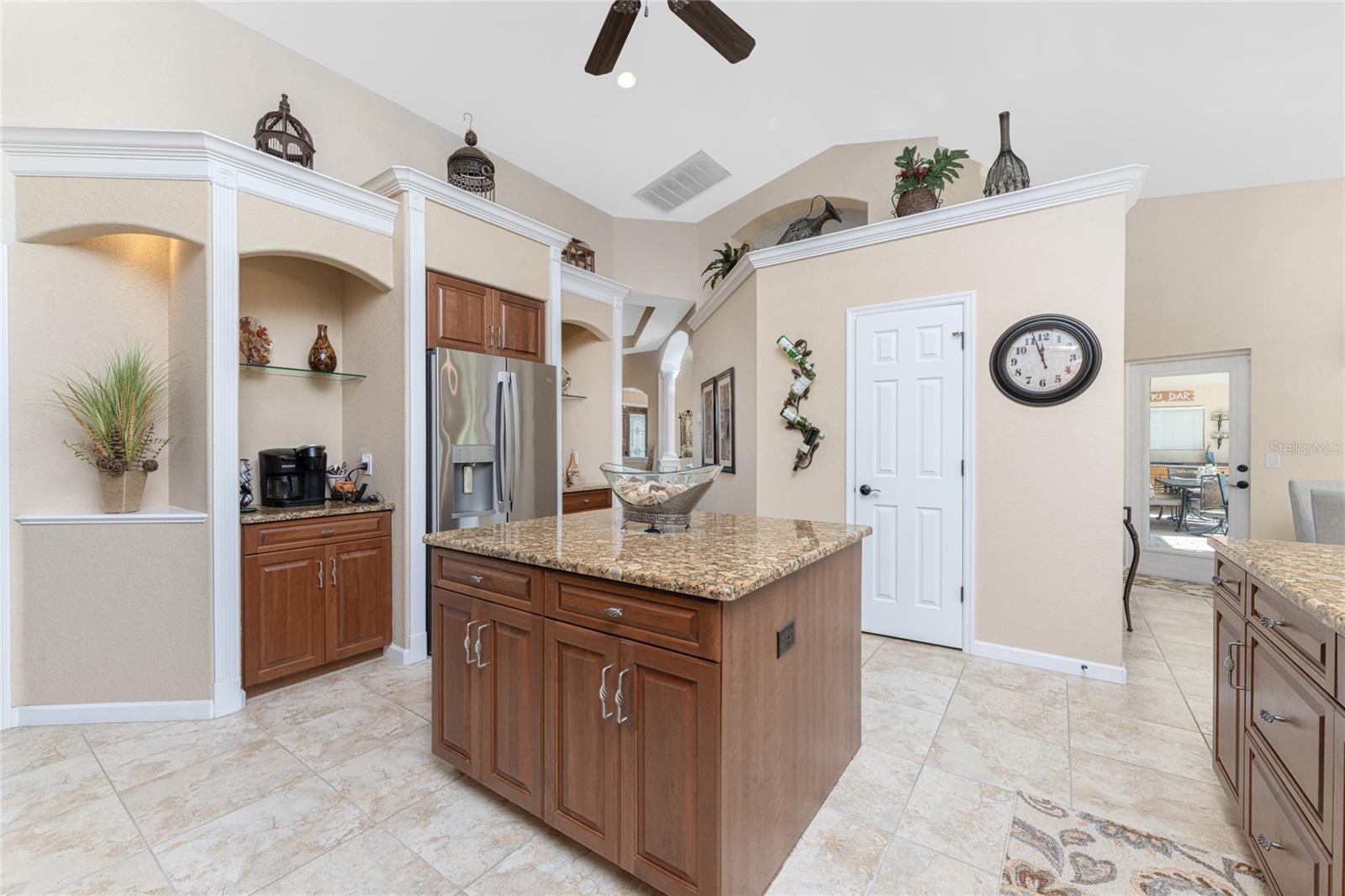 Image 24 of 62 For 290 Rotonda Boulevard E