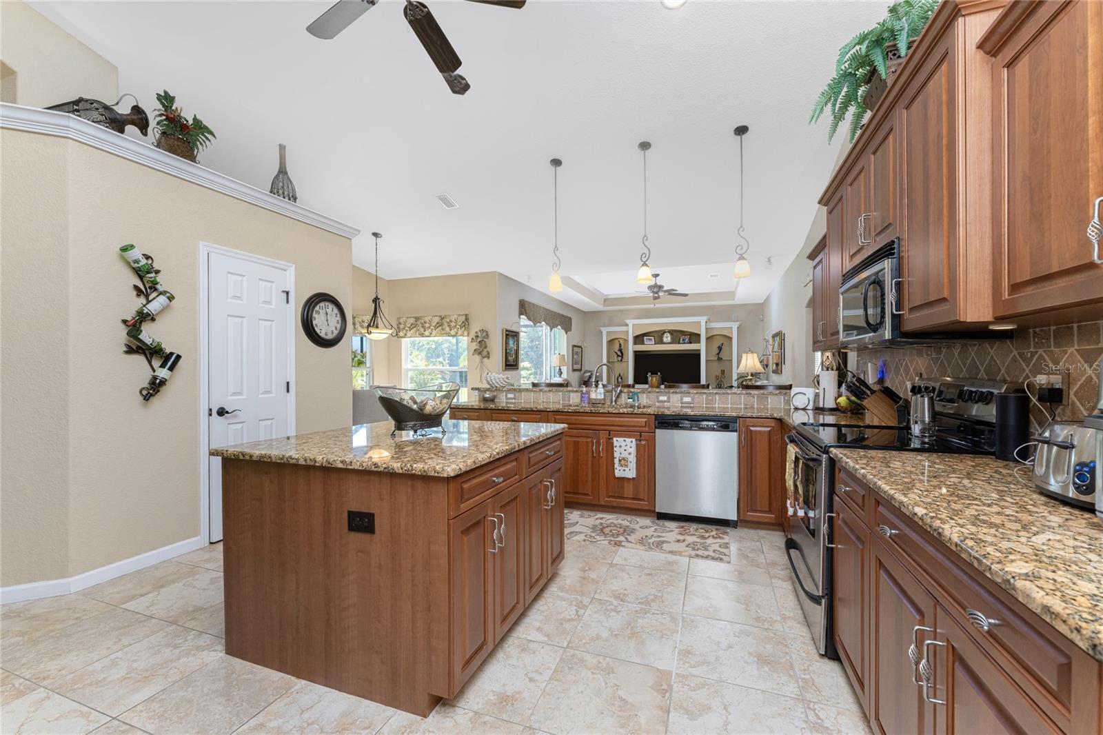 Image 25 of 62 For 290 Rotonda Boulevard E