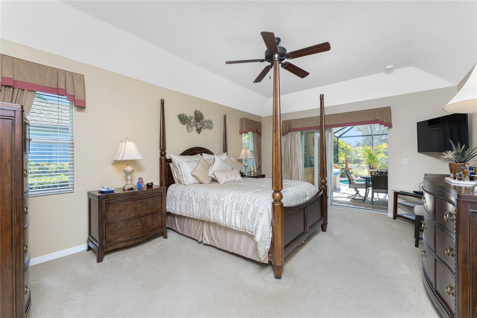 Image 34 of 62 For 290 Rotonda Boulevard E