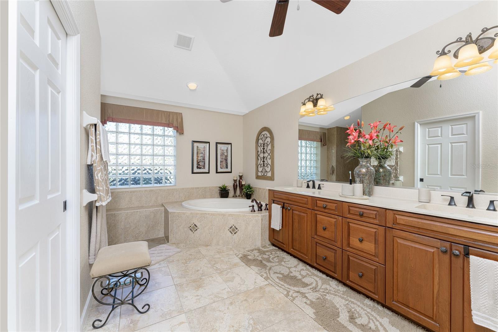 Image 36 of 62 For 290 Rotonda Boulevard E