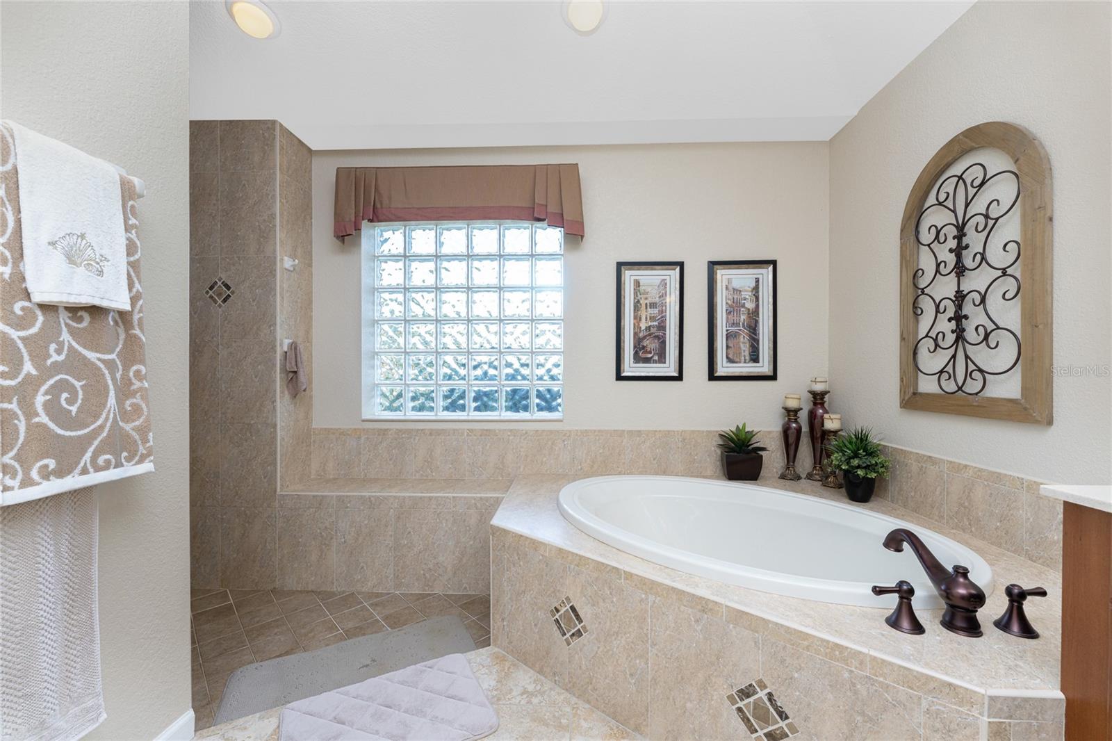 Image 37 of 62 For 290 Rotonda Boulevard E