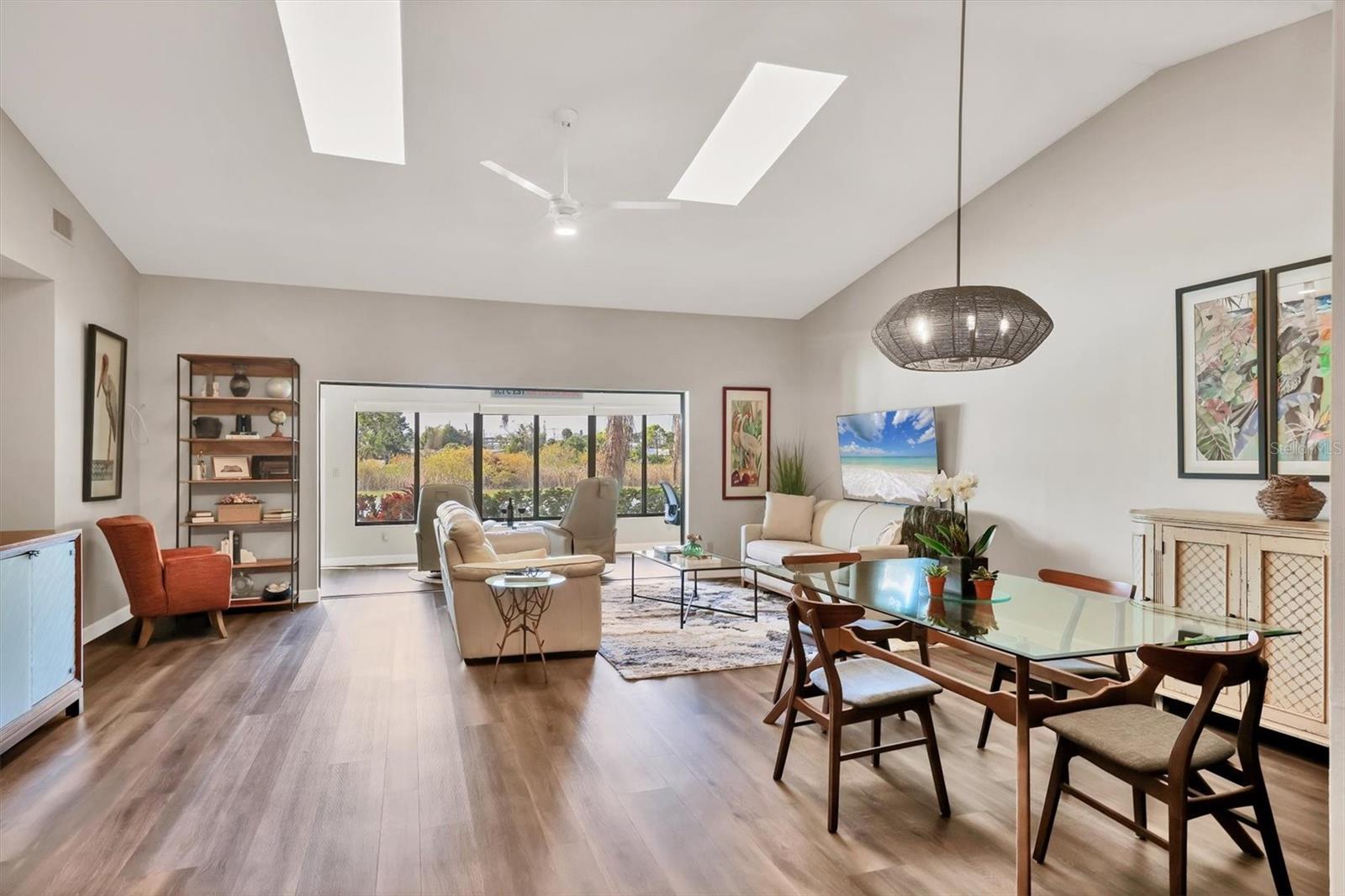 Image 17 of 55 For 3861 Wilshire Circle W 115