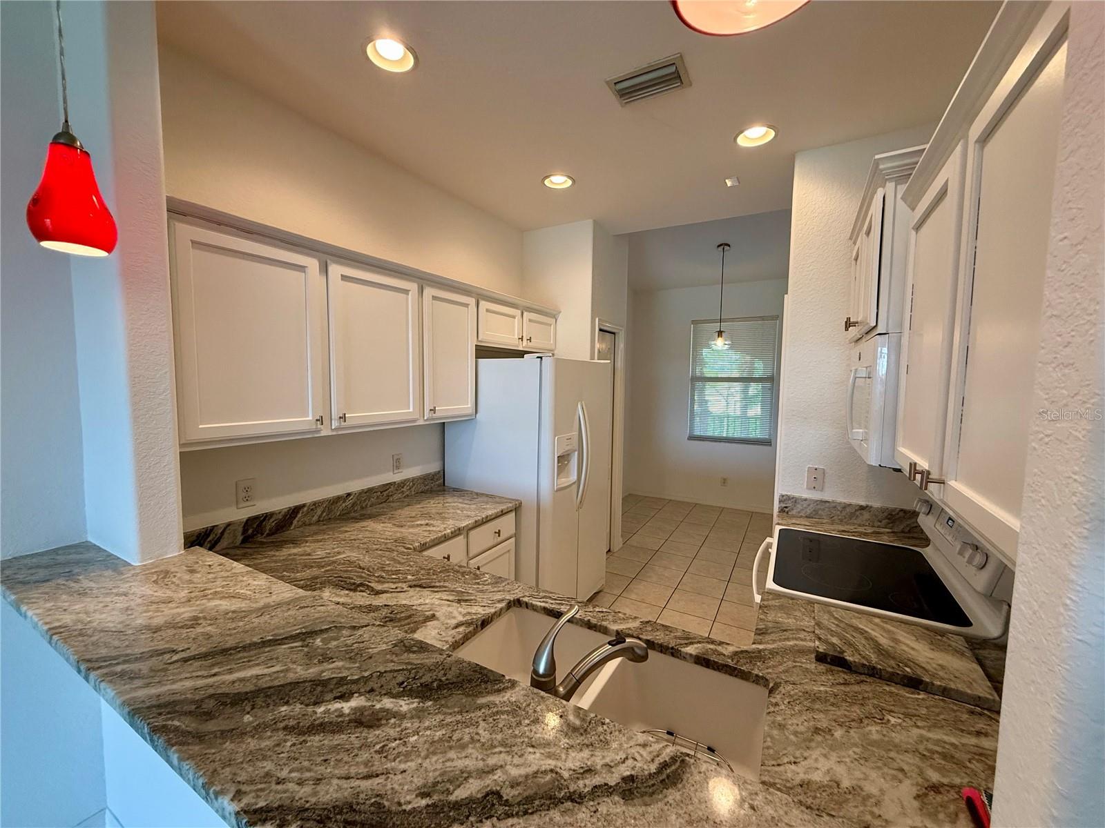 Image 11 of 22 For 819 Fairwaycove Lane 203