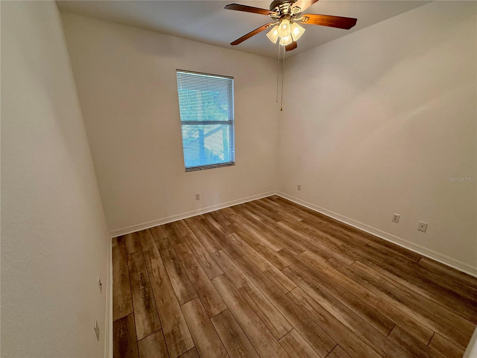 Image 19 of 22 For 819 Fairwaycove Lane 203