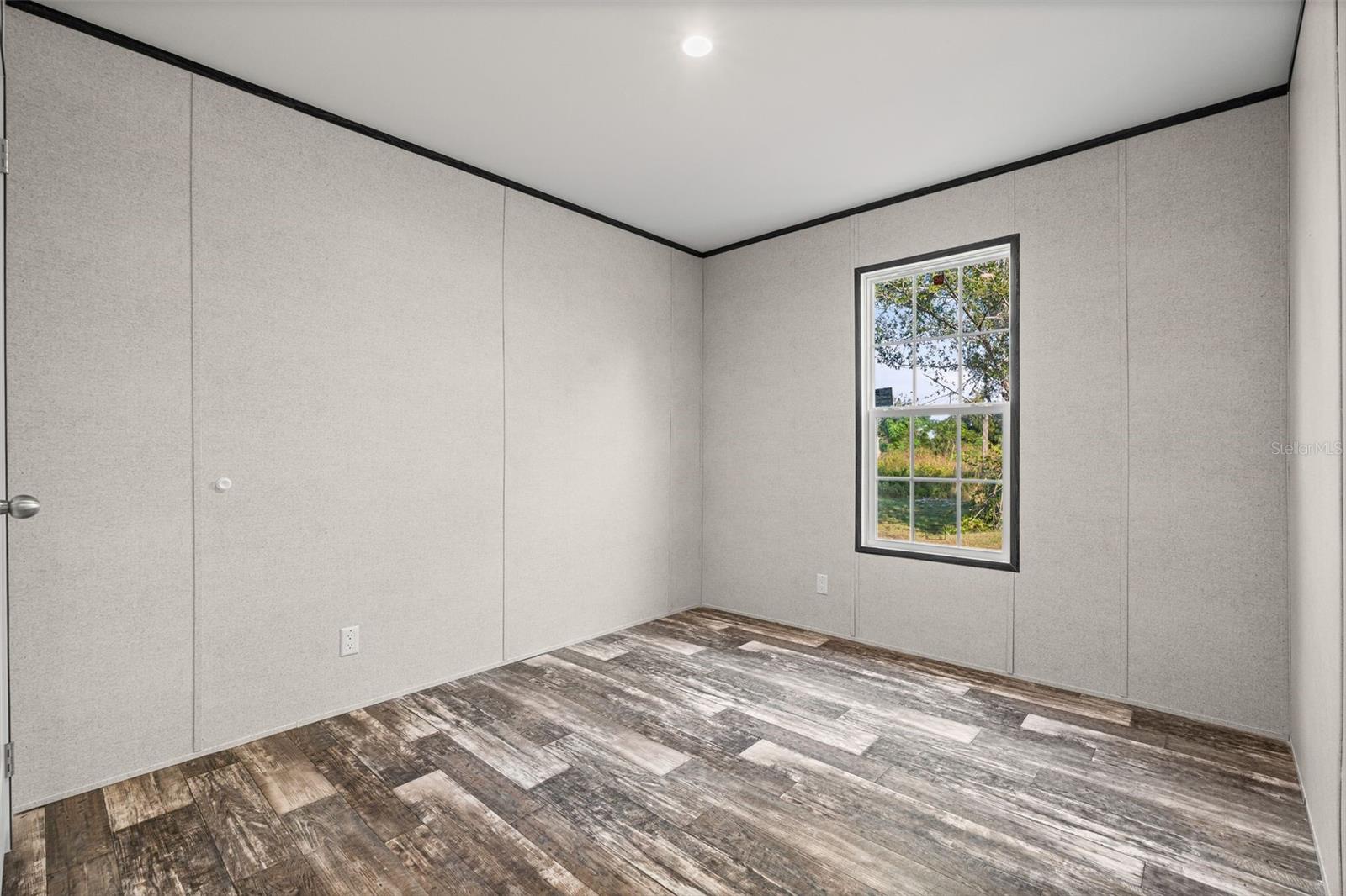 Image 18 of 23 For 8426 Sweden Boulevard