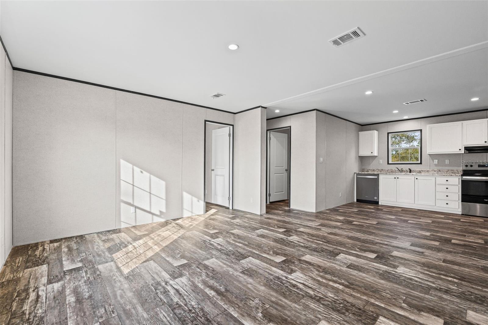 Image 5 of 23 For 8426 Sweden Boulevard