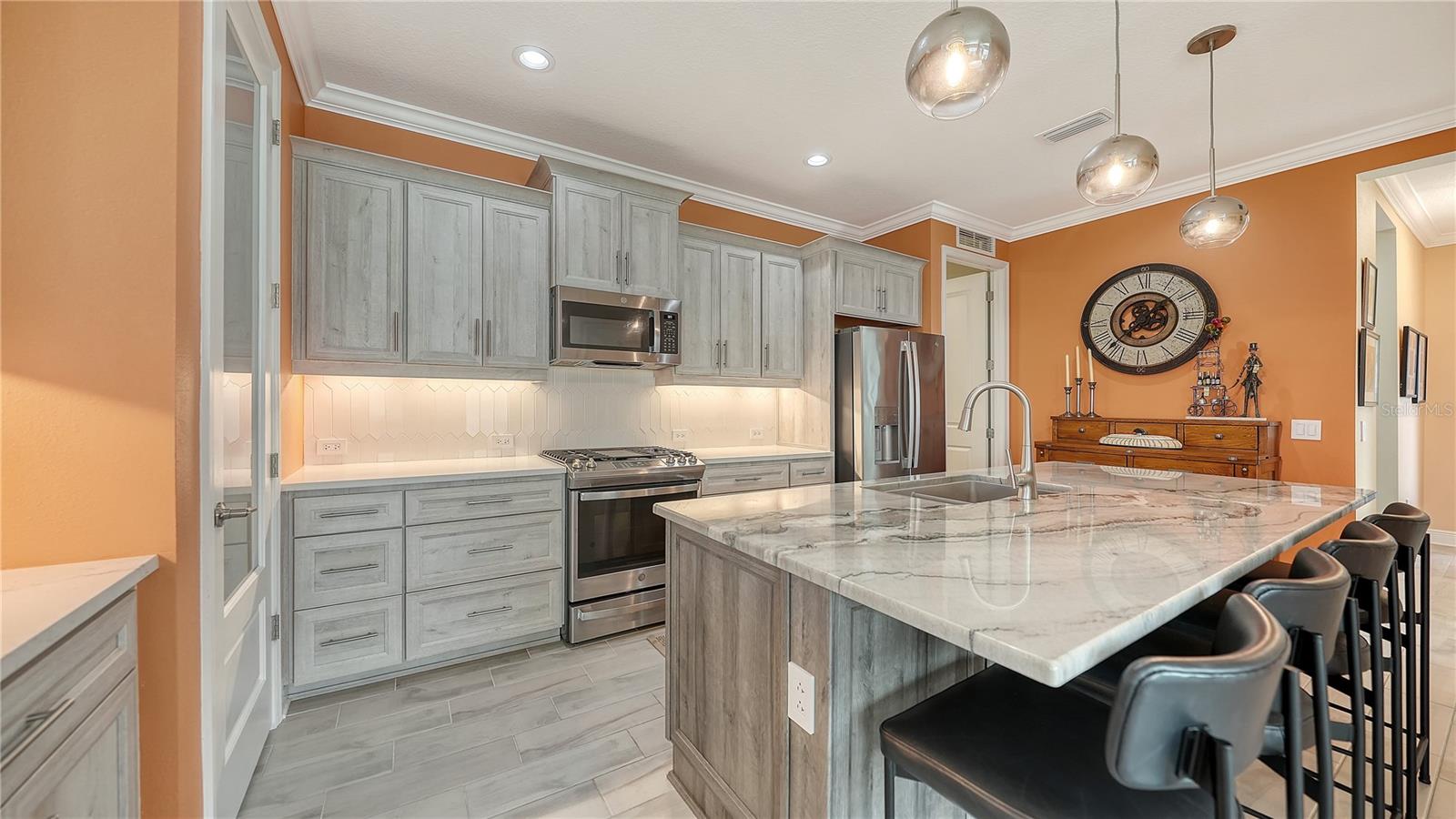 Image 18 of 44 For 10016 Lake Wales Circle