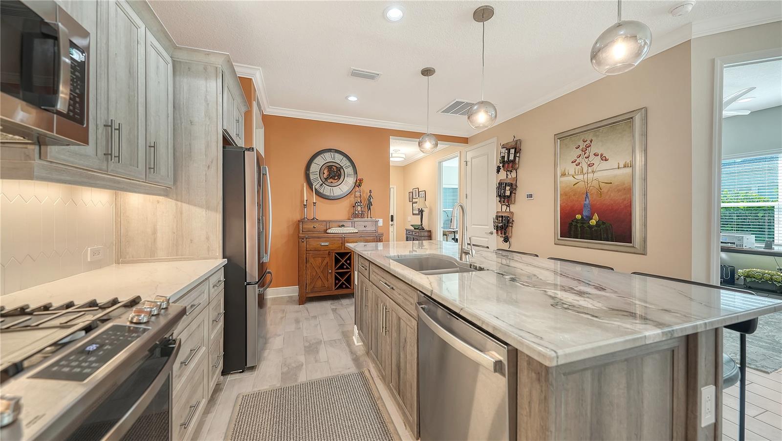 Image 19 of 44 For 10016 Lake Wales Circle