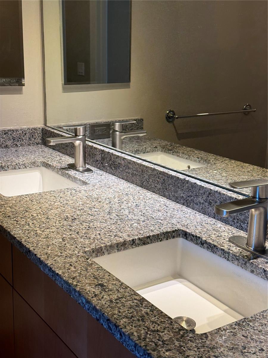 Image 18 of 22 For 800 Tamiami Trail 211