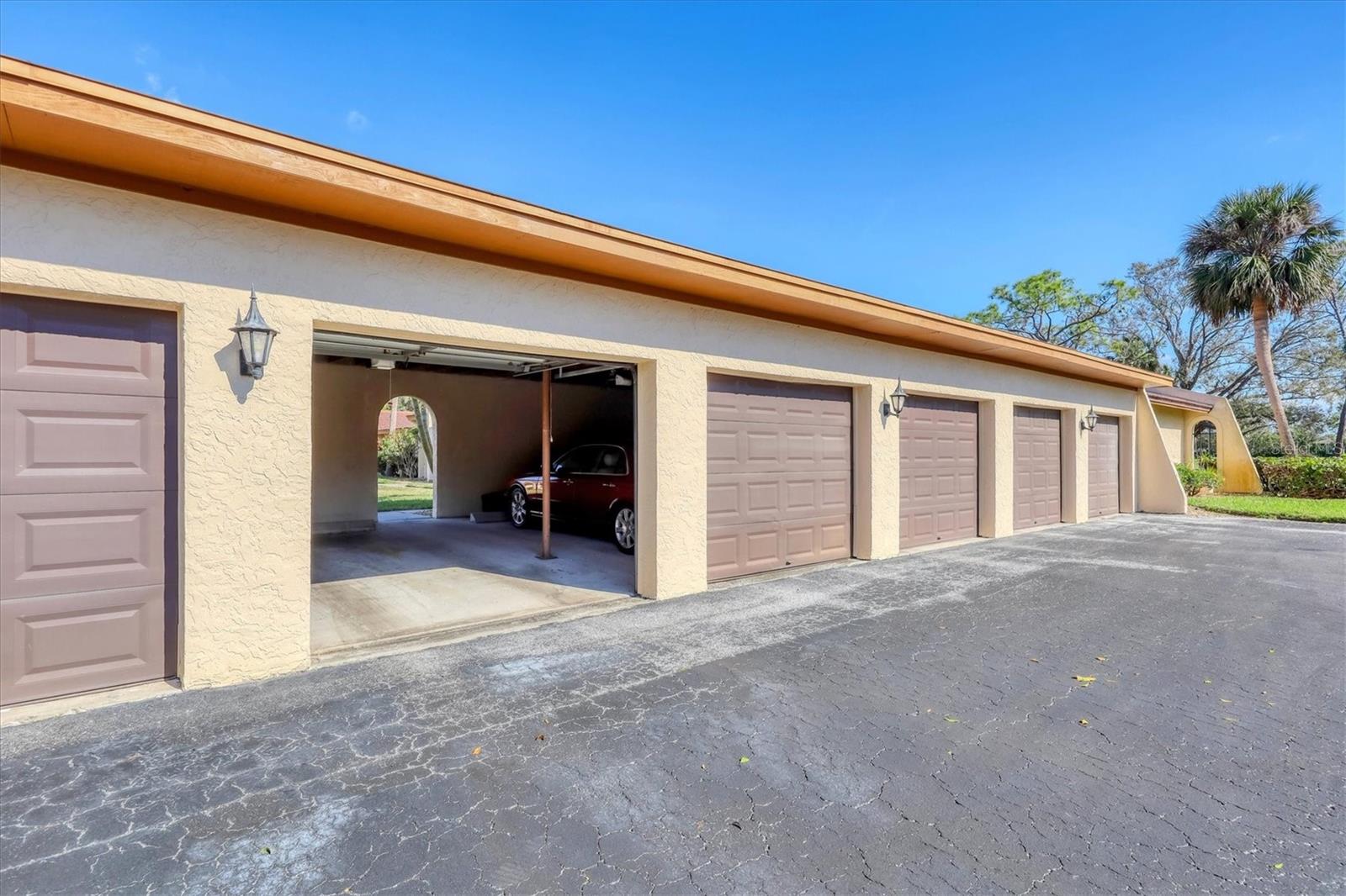 Image 28 of 77 For 3629 Longmeadow 38