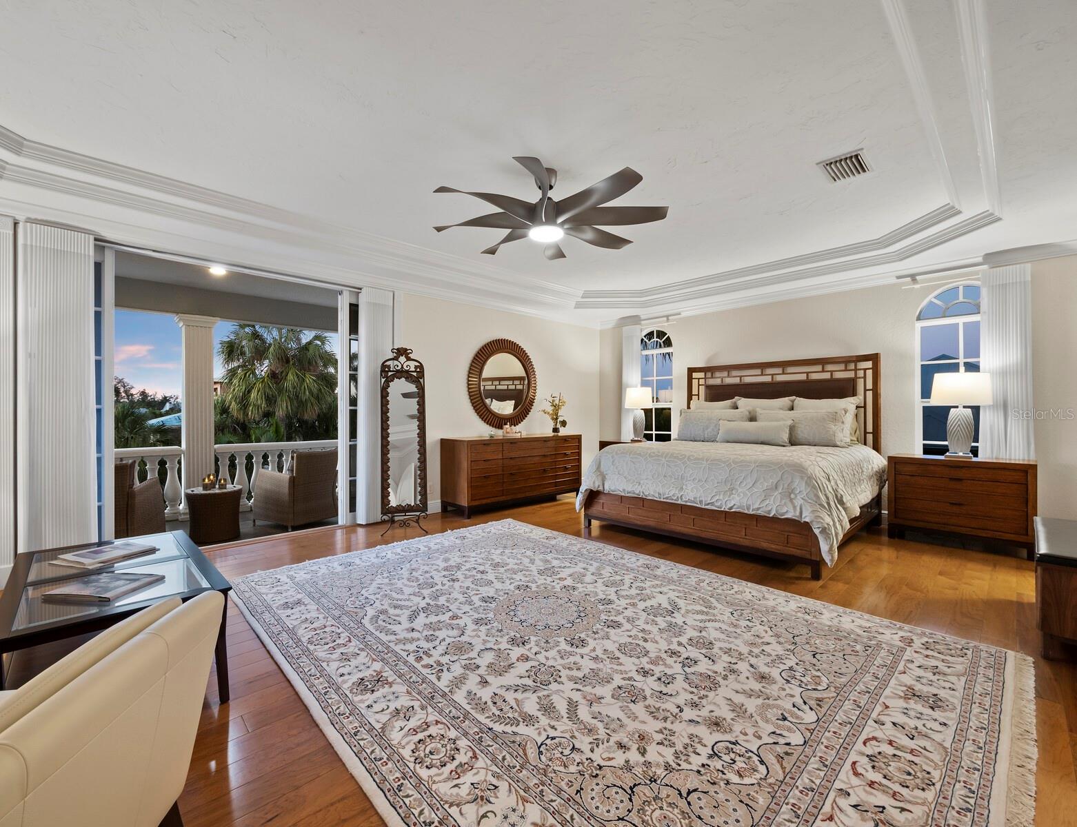 Image 29 of 75 For 651 Broadway Street