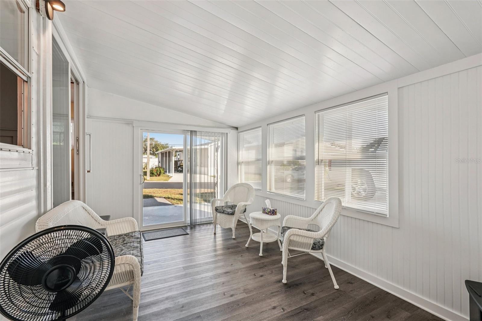 Image 10 of 24 For 111 Lakeview Drive