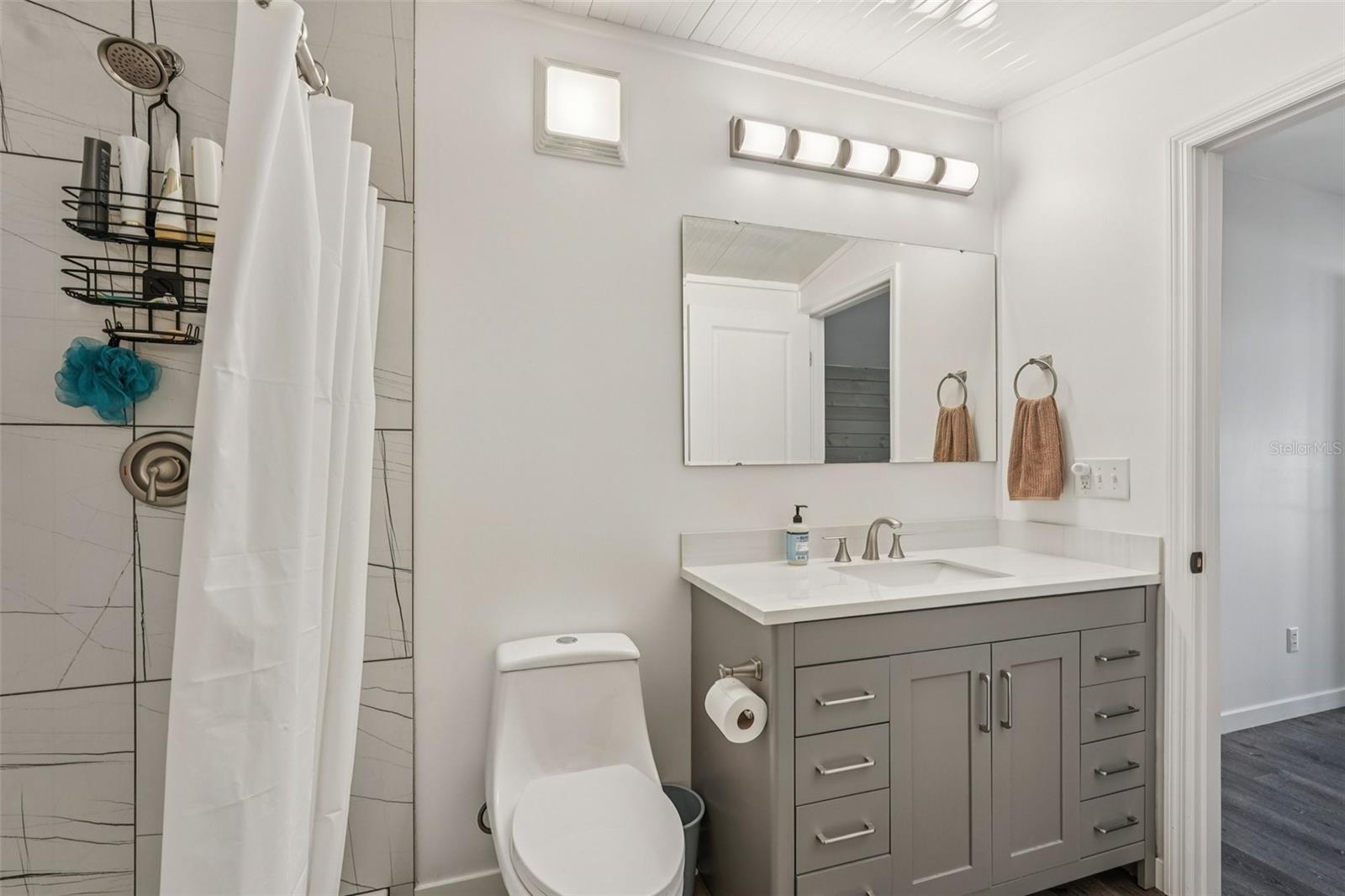 Image 15 of 24 For 111 Lakeview Drive