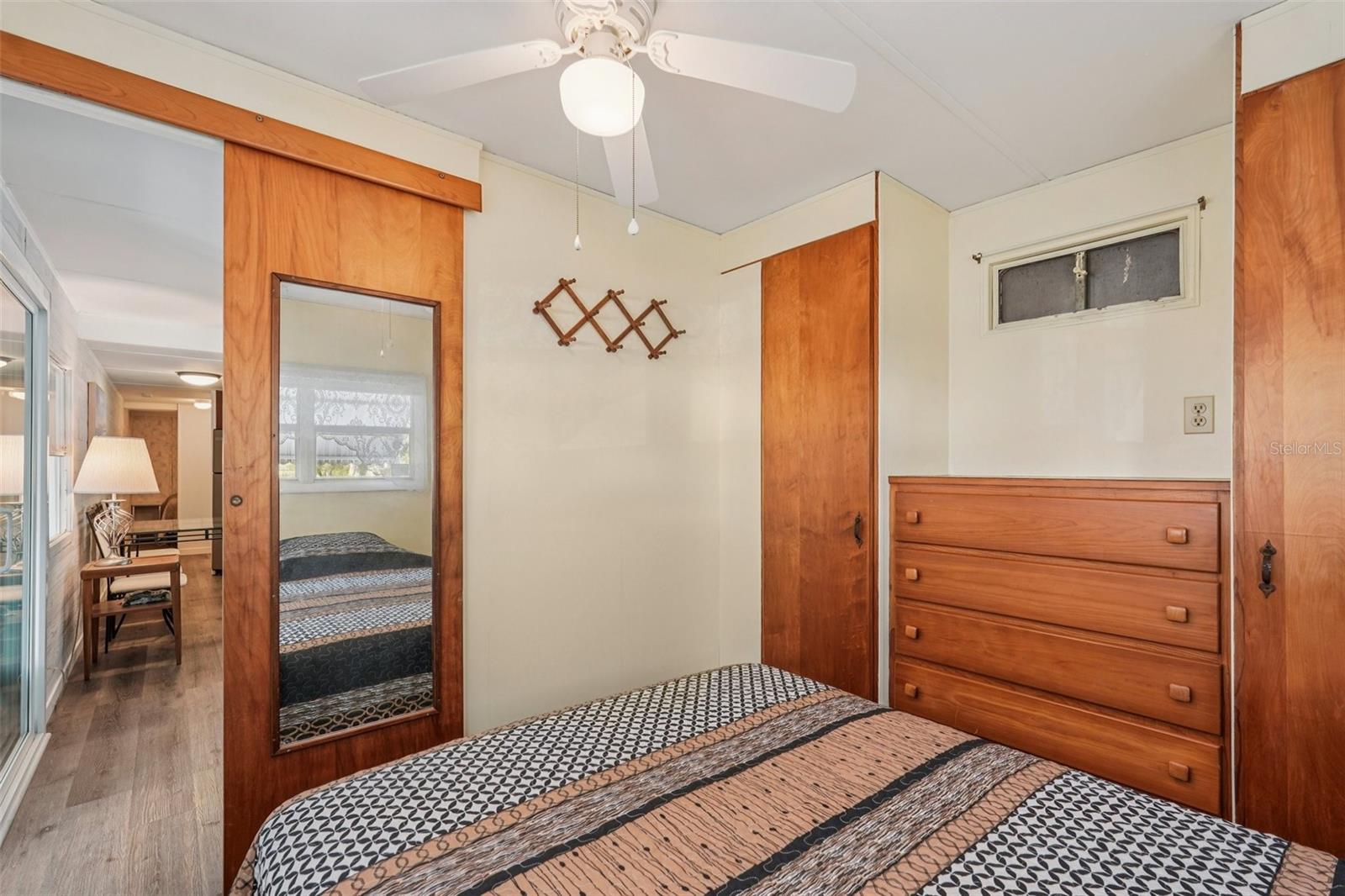 Image 17 of 24 For 111 Lakeview Drive