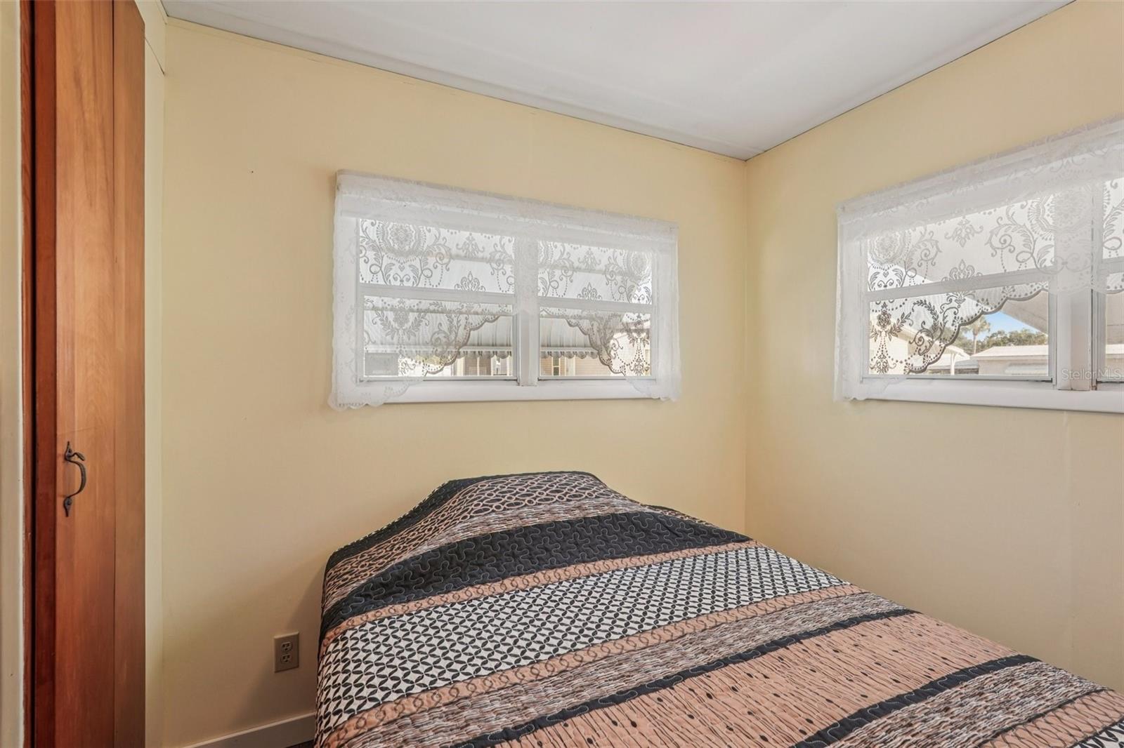 Image 18 of 24 For 111 Lakeview Drive