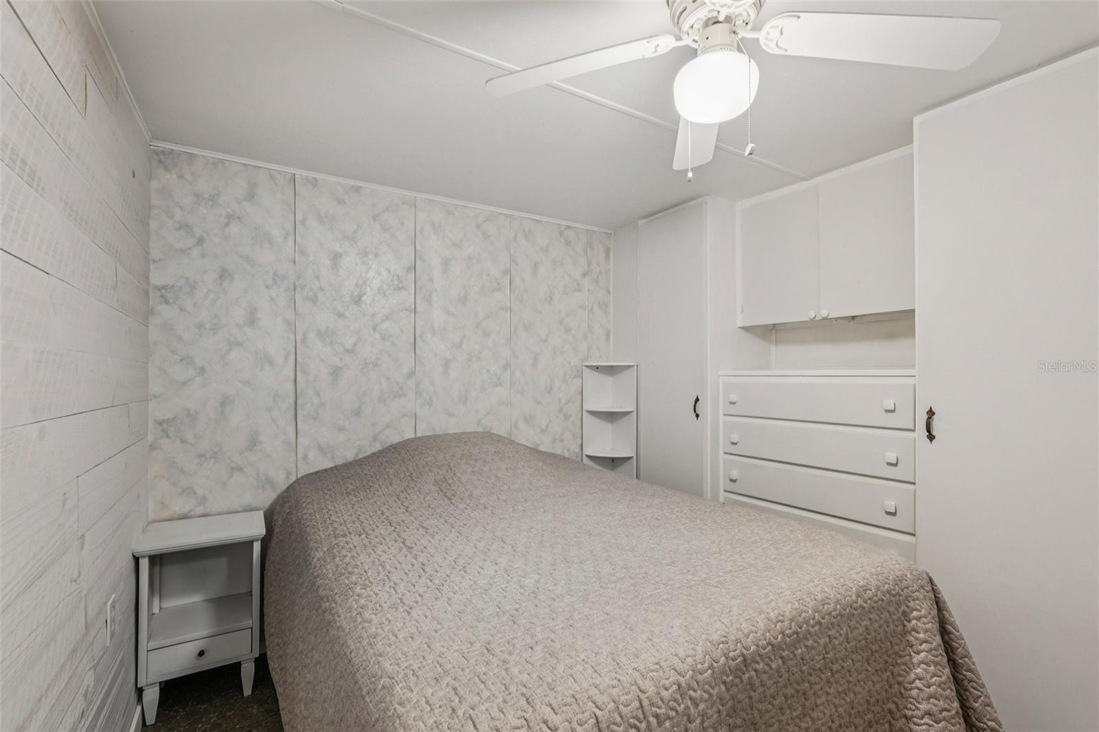 Image 20 of 24 For 111 Lakeview Drive