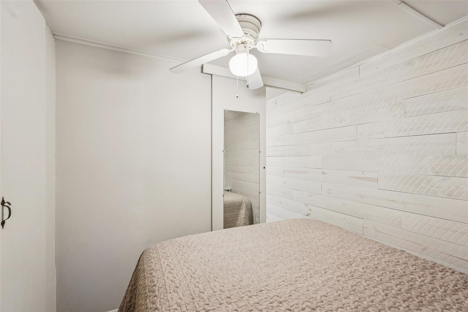 Image 21 of 24 For 111 Lakeview Drive