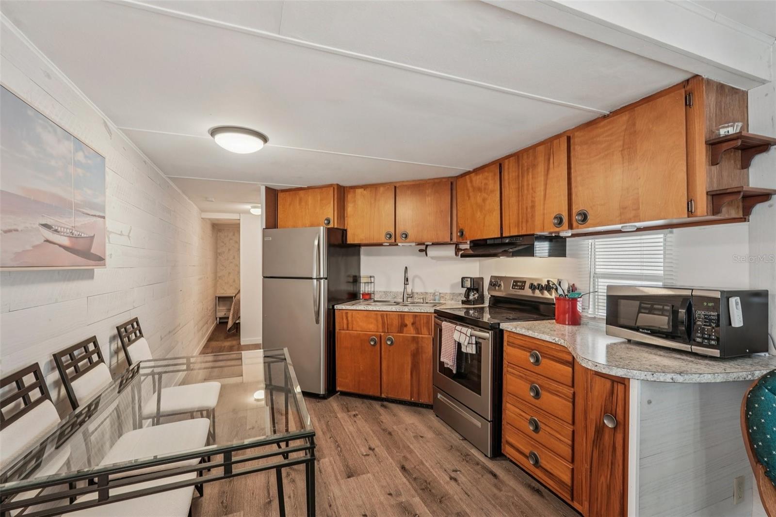 Image 6 of 24 For 111 Lakeview Drive