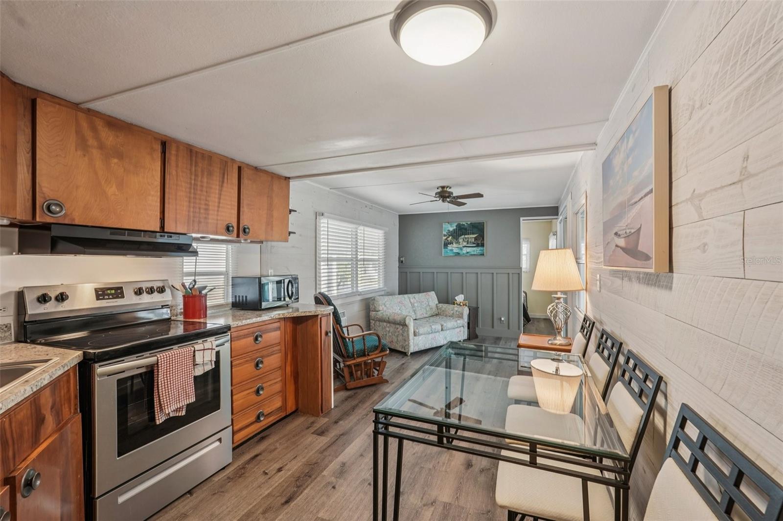 Image 8 of 24 For 111 Lakeview Drive