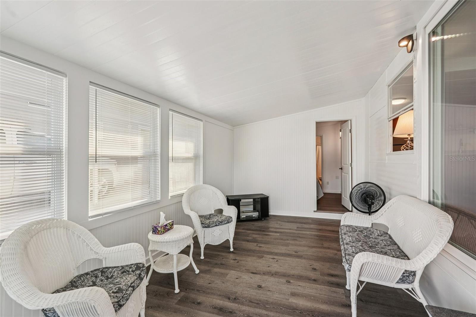 Image 9 of 24 For 111 Lakeview Drive