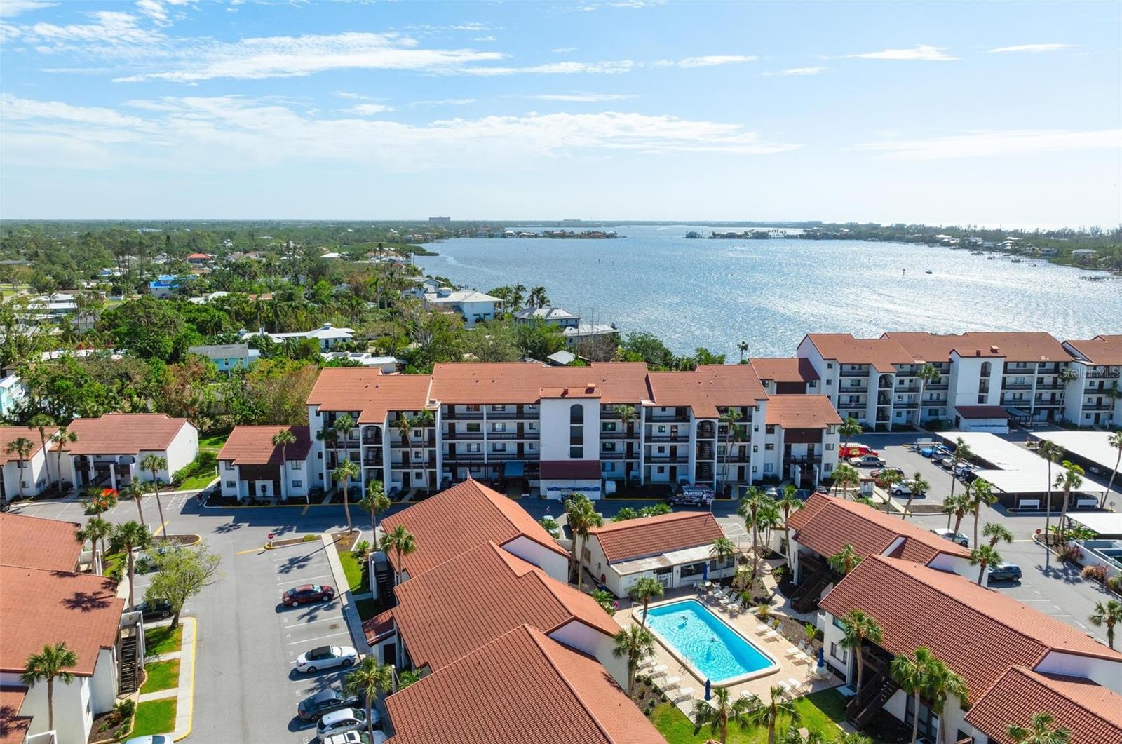 Image 26 of 51 For 1624 Stickney Point Road 401