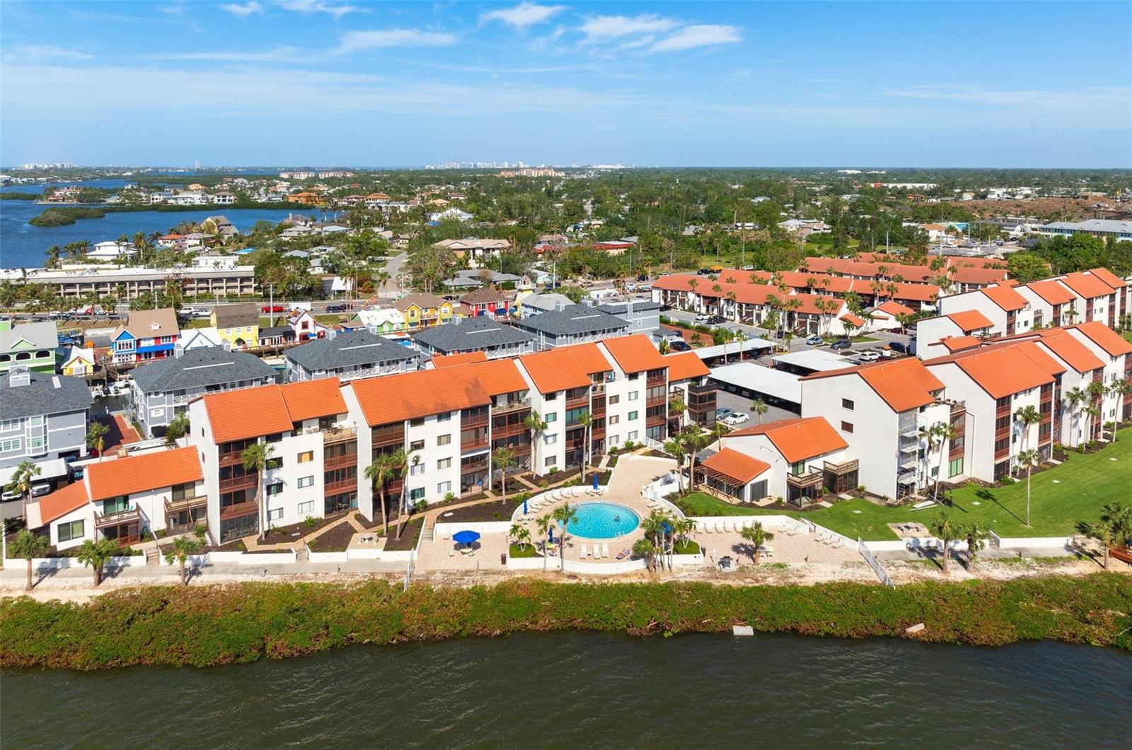 Image 35 of 51 For 1624 Stickney Point Road 401