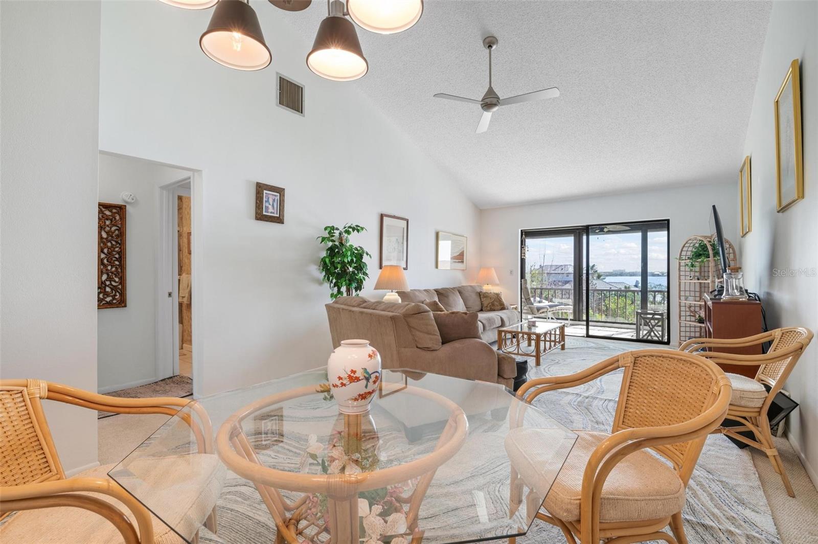 Image 4 of 51 For 1624 Stickney Point Road 401