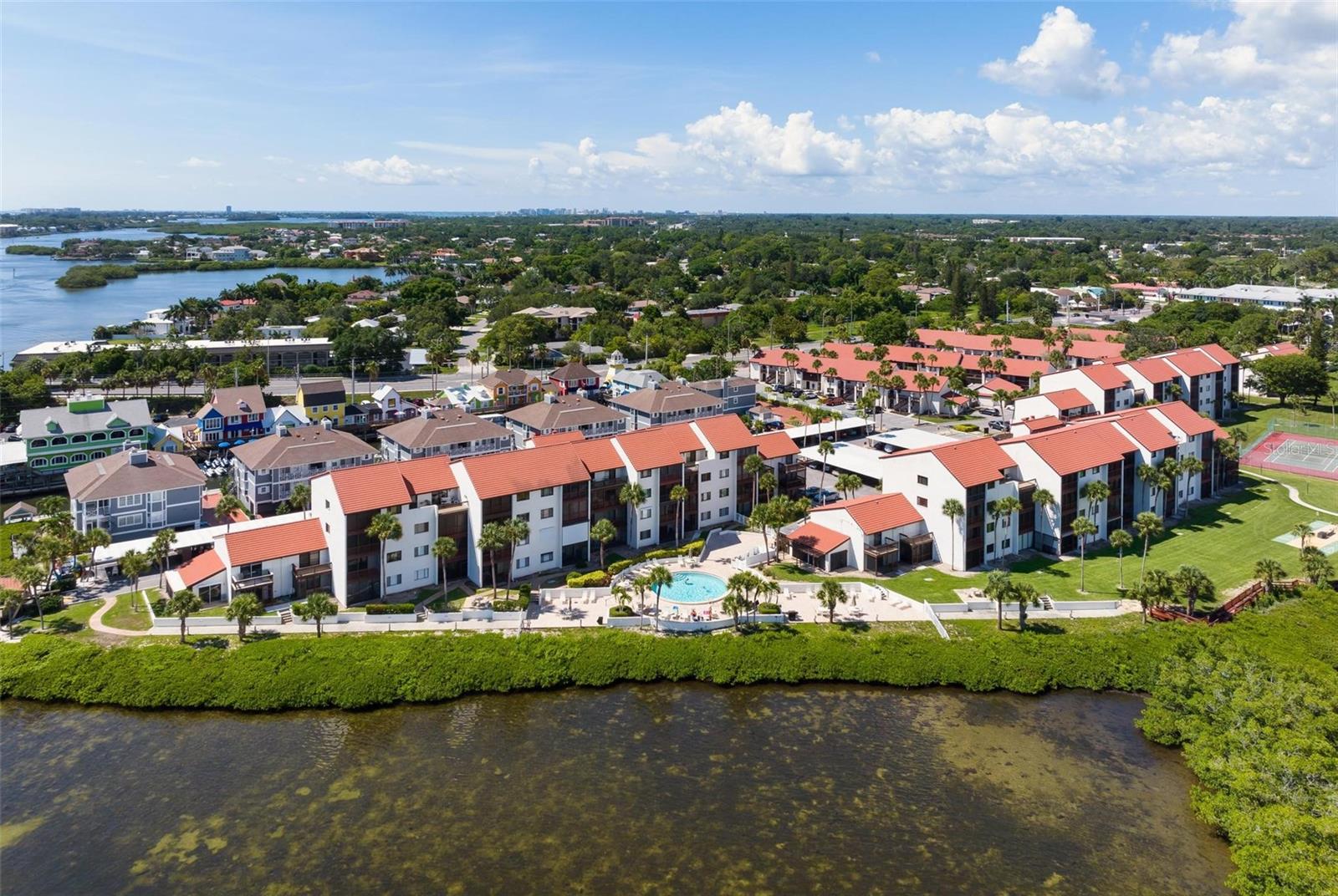 Image 41 of 51 For 1624 Stickney Point Road 401