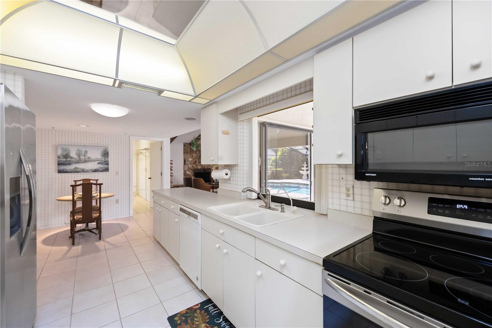 Image 10 of 33 For 3947 Country View Drive