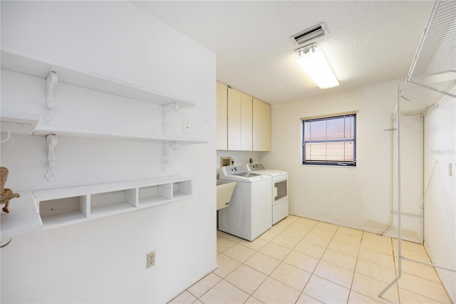 Image 30 of 33 For 3947 Country View Drive